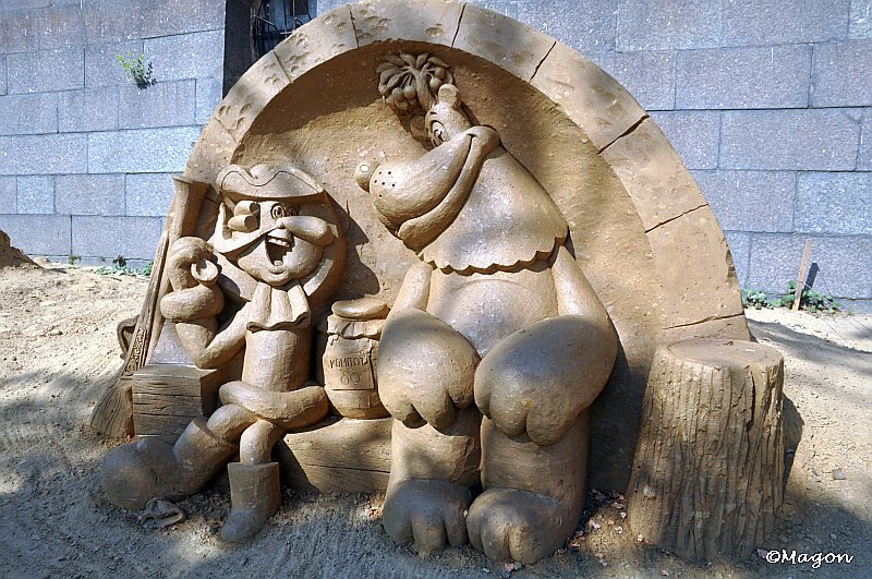 Sand Festival в России: песчаная скульптура пирата и морского чудовища